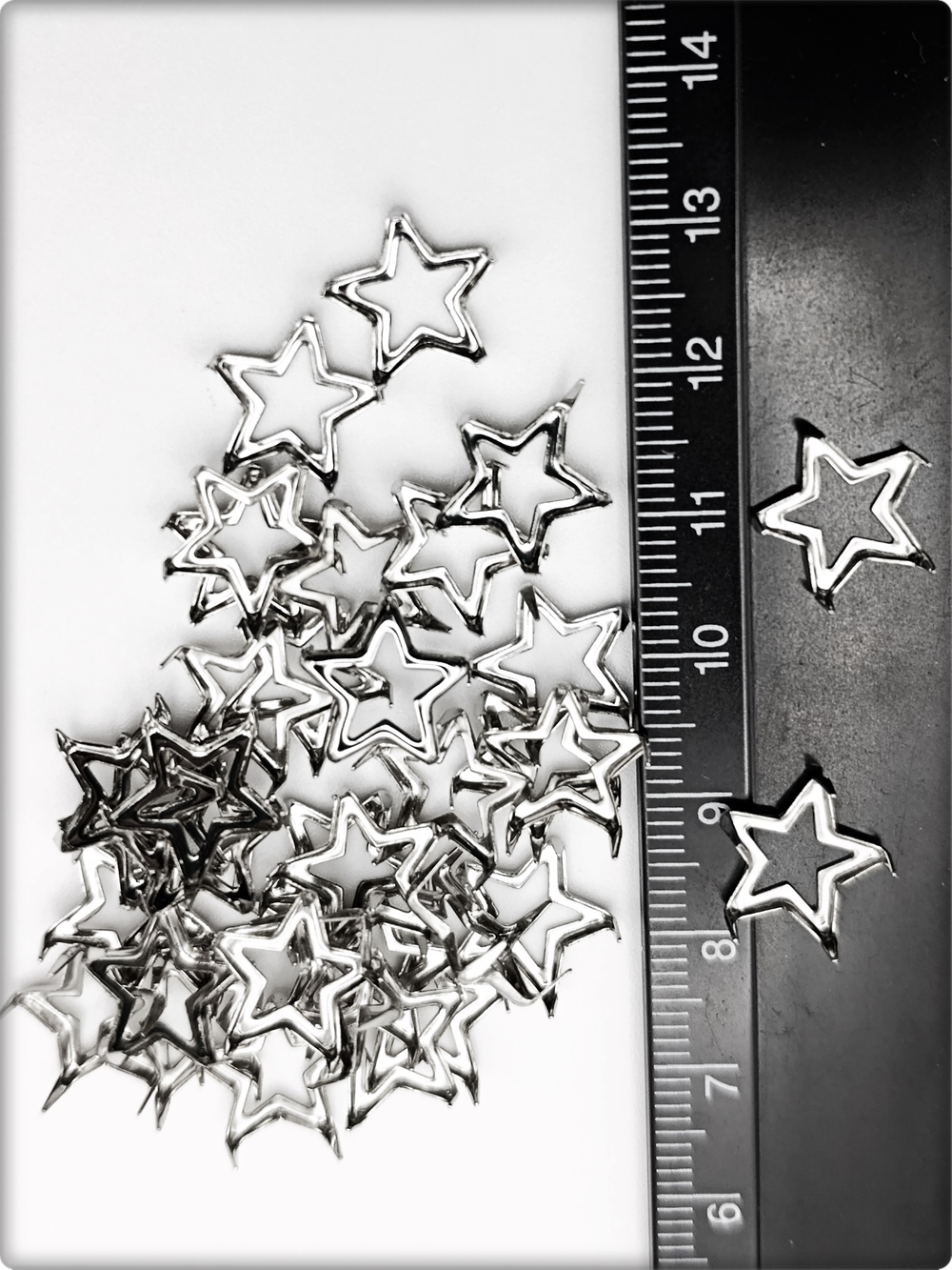 Клепки "Звёзды" 12х12мм (30шт) с цапами для декора.