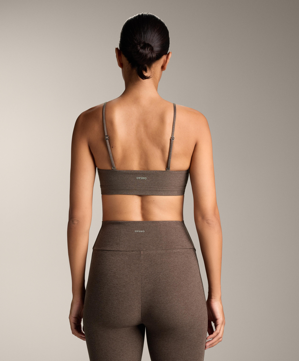 Oysho Спортивный бюстгальтер Comfortlux с перекрещивающимися бретелями и легкой поддержкой, коричневый меланж