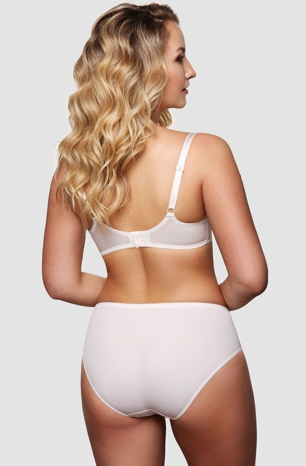 Бюстгальтер-балконет на косточках с мягкими трехразрезными чашками (Размер: 95G) (Цвет: черный)