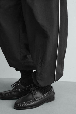 ZARA ДЖОГГЕРЫ ИЗ ВЫСОКОТЕХНОЛОГИЧНОЙ ТКАНИ С КОНТРАСТНЫМИ ПОЛОСАМИ, ЧЕРНЫЙ