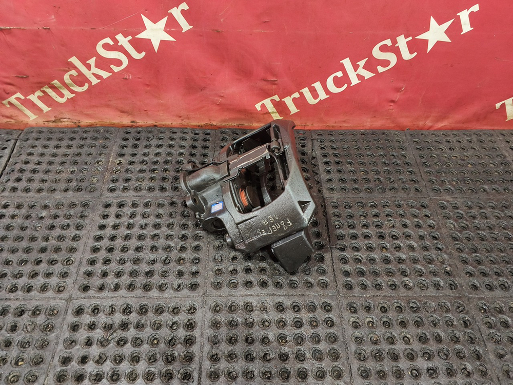 Суппорт передний левый 2023г