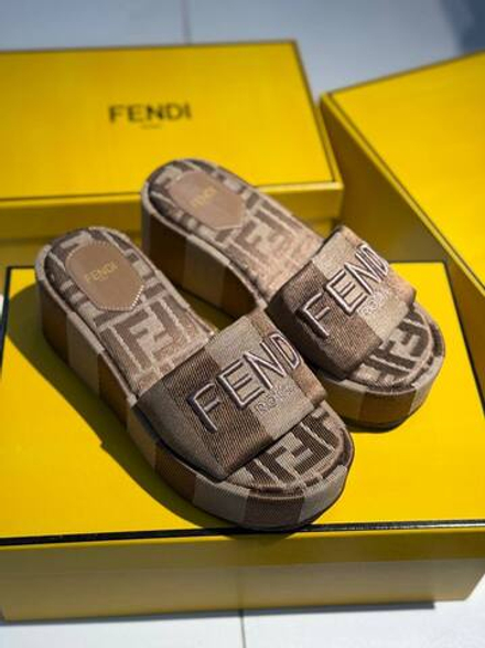 Шлепанцы Fendi