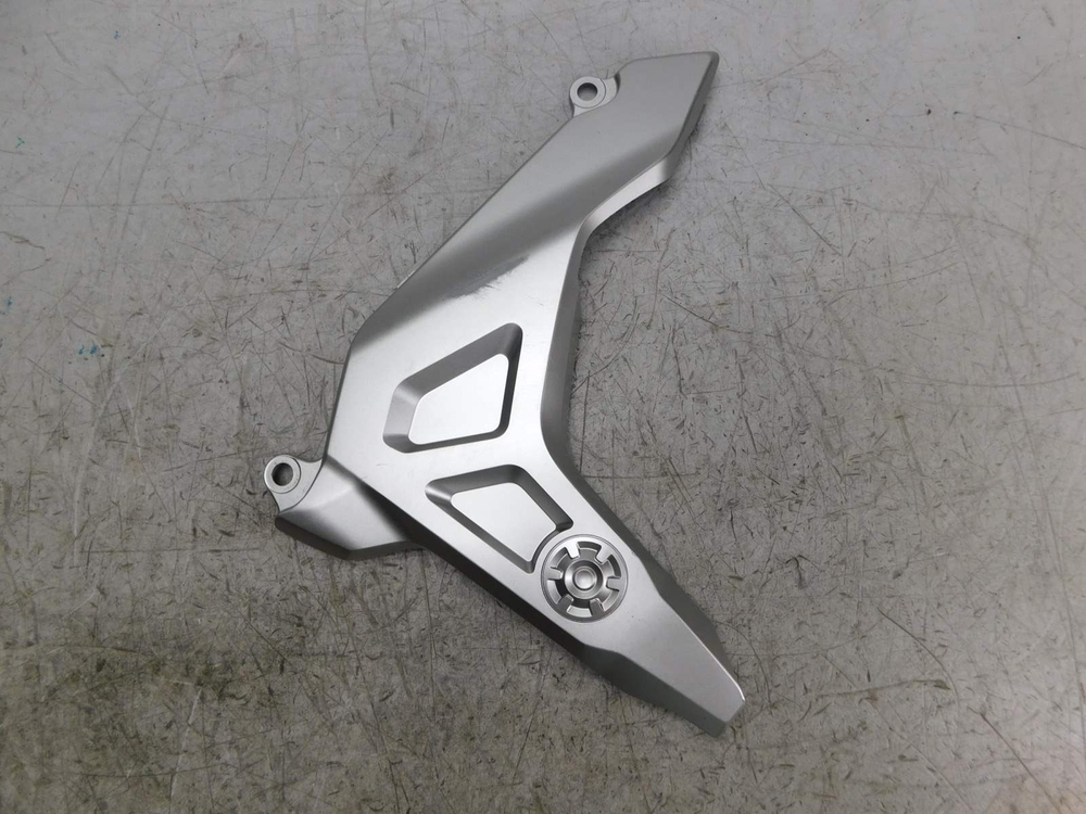 Пластик боковой правый Honda NC750X RH09 83531-MKW-D0
