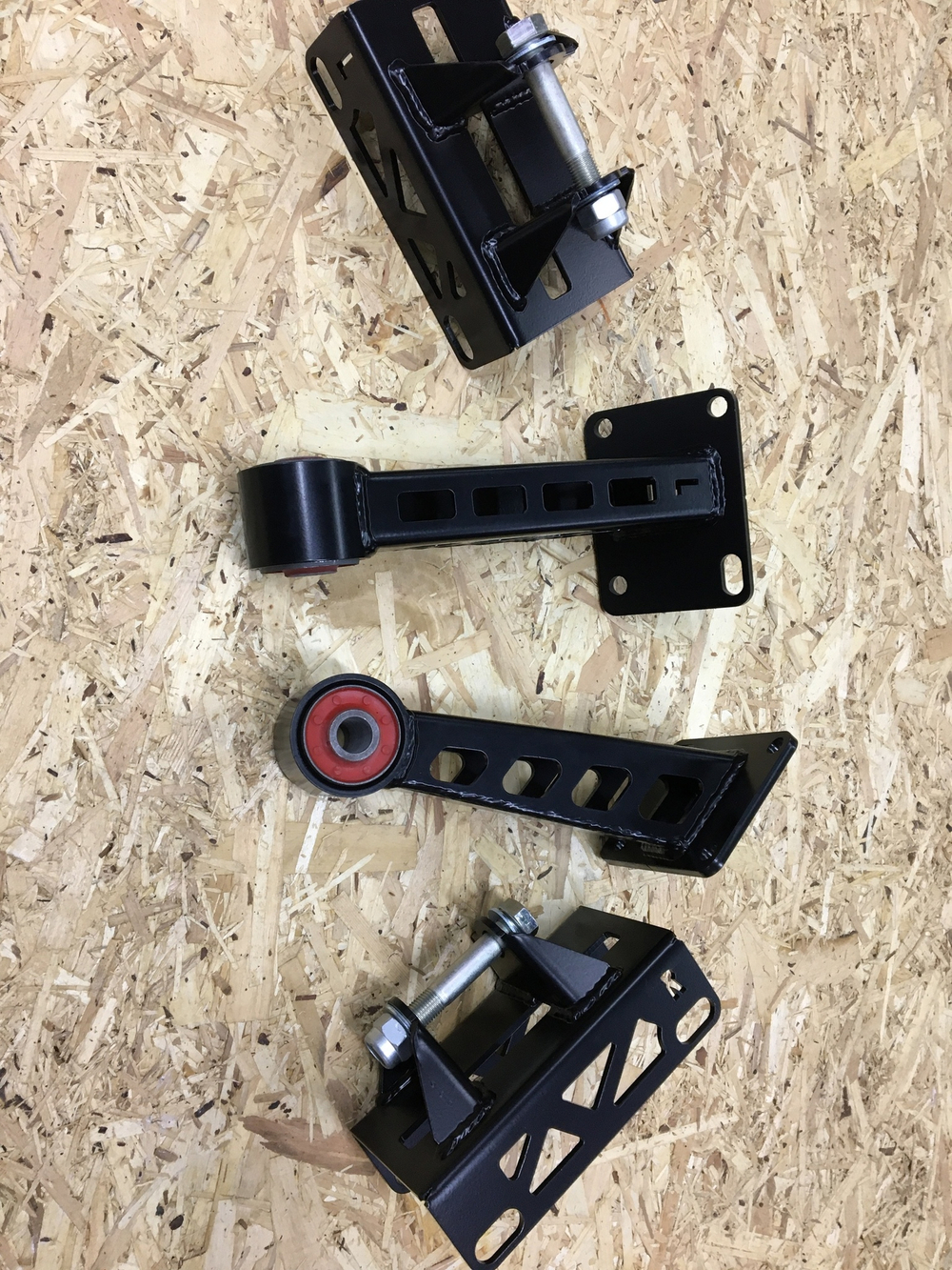 Кронштейны ДВС 1/2JZ в кузова Nissan S/R/C