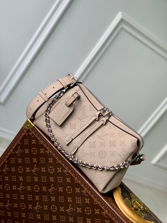 Louis Vuitton Hand It All PM