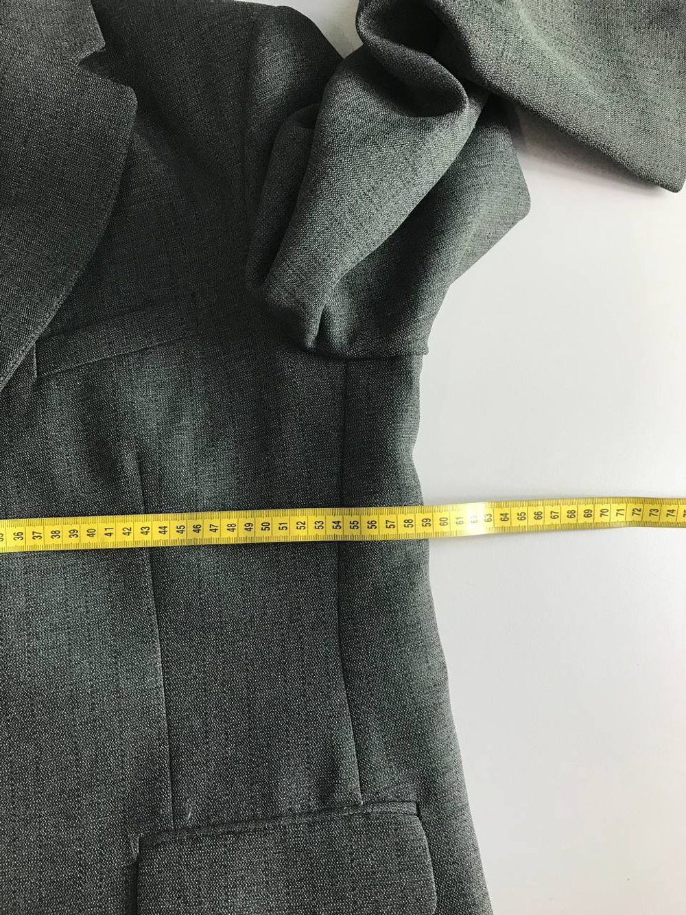 Пиджак плотный, визуально на 56 размер