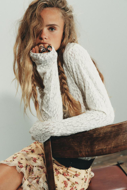 ZARA НАБОР ИЗ 2 КОЛЕЦ РАЗНОЙ ФОРМЫ ИЗ СМОЛЫ, ЗОЛОТИСТЫЙ