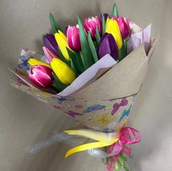 Букет из тюльпанов в крафте