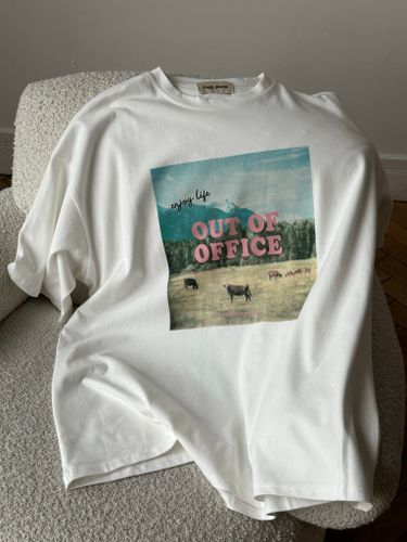 Белая оверсайз футболка Out of office
