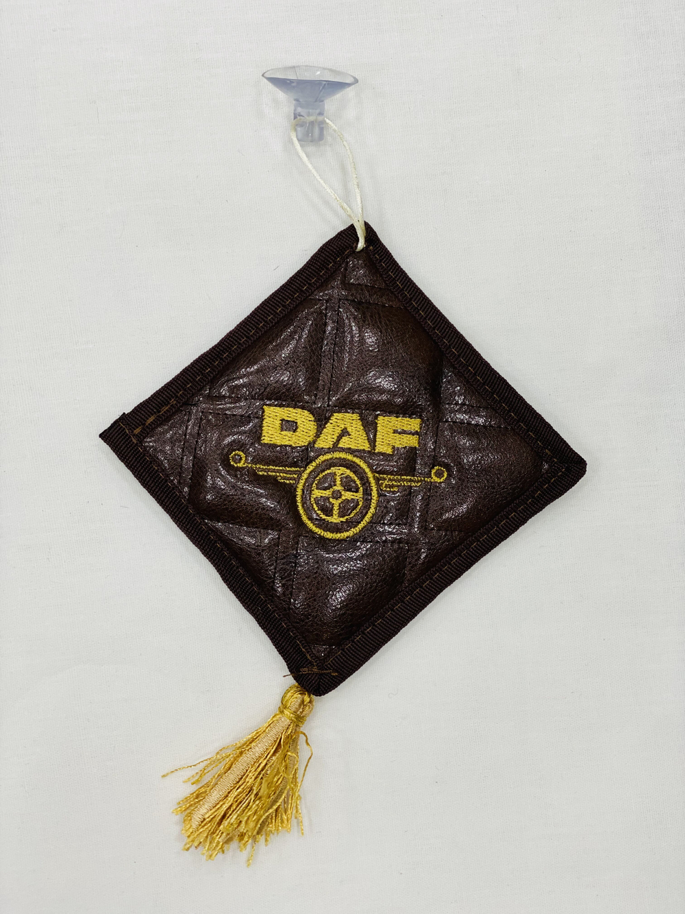 Ромб Daf (экокожа, черный с желтой вышивкой)