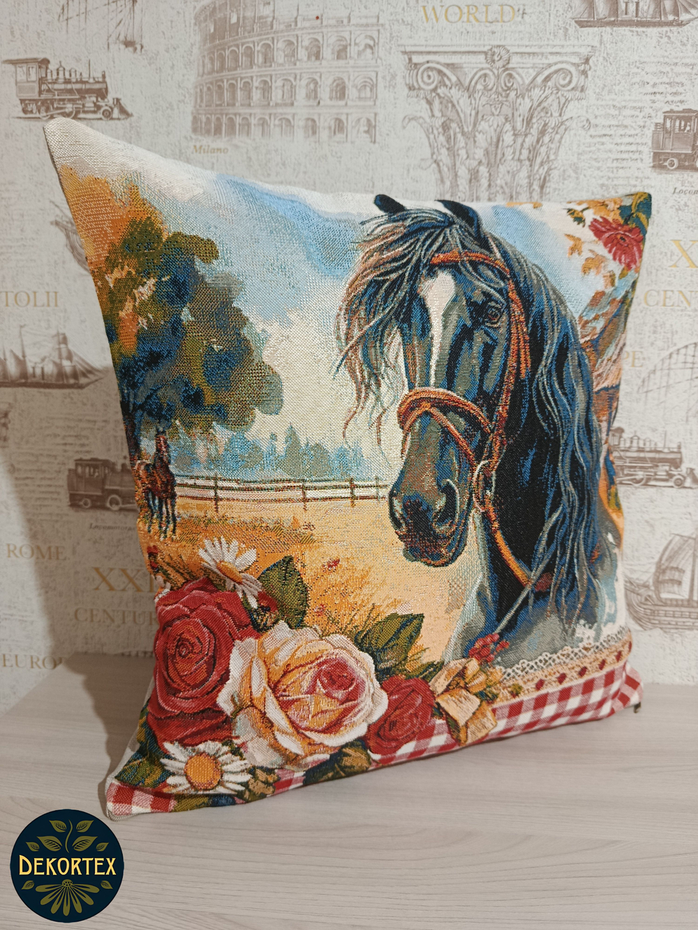 Декоративный гобеленовый чехол для интерьерной подушки Вороной 47х47