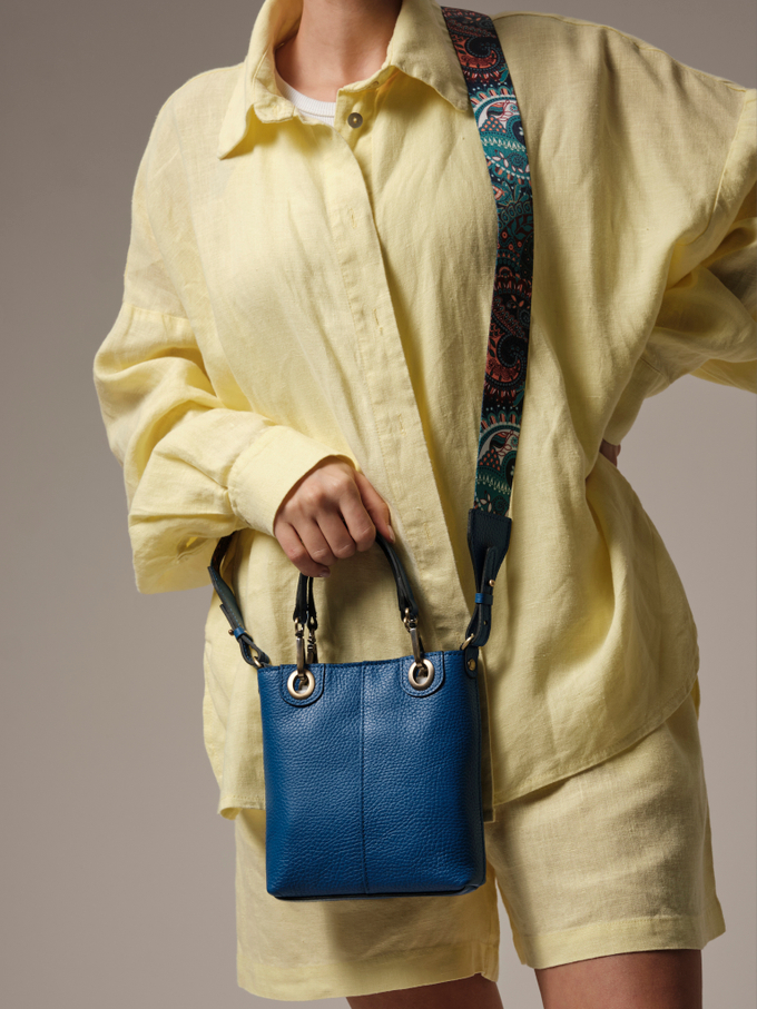 Сумка кожаная кросс-боди синяя