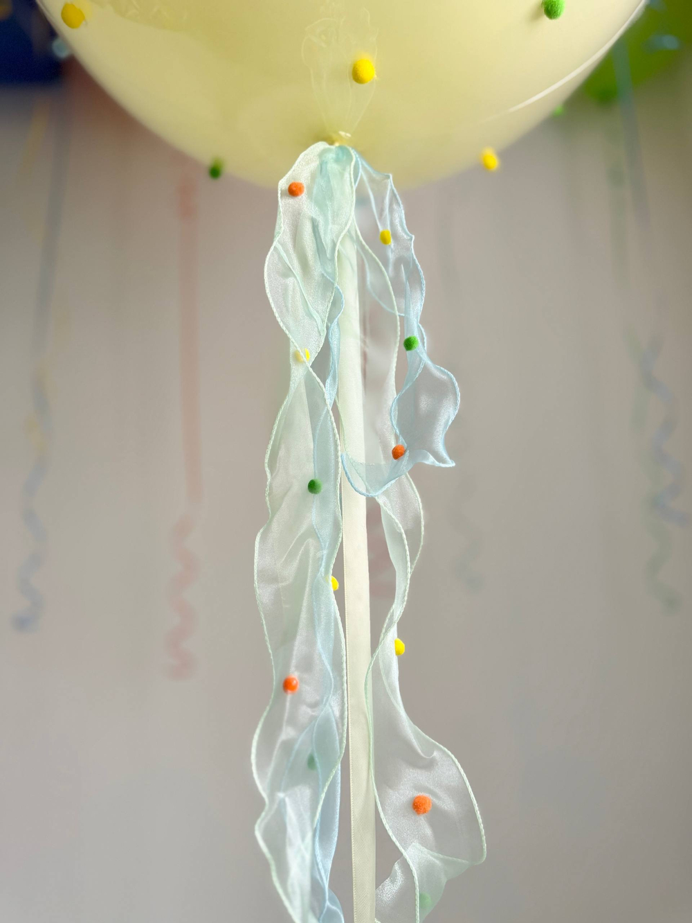 Воздушные гелиевые шары на годик Скитлс встрянка яркие шарики №4790