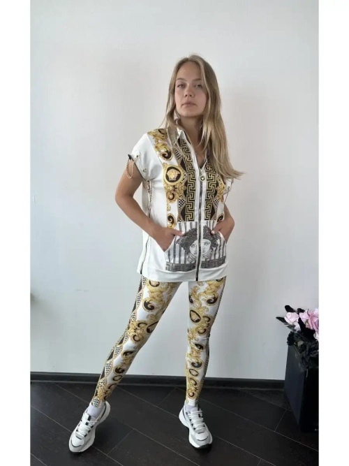 Костюм стильный