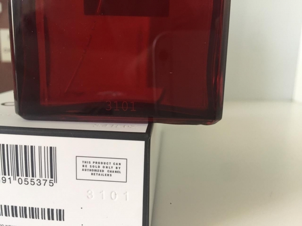 Chanel No5 L'Eau Red Edition (duty free парфюмерия)