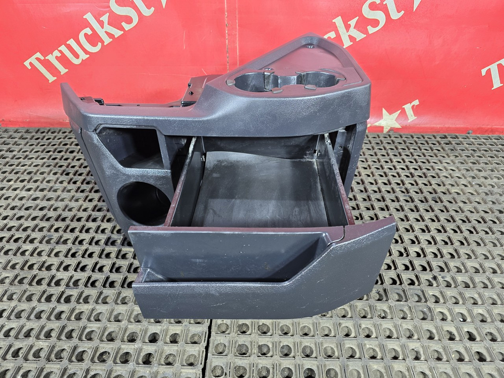 Панель торпедо центральная 2019г.