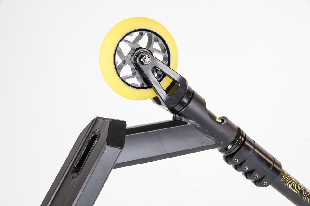 Трюковой самокат Tech Team Duker 303 2022 black/yellow