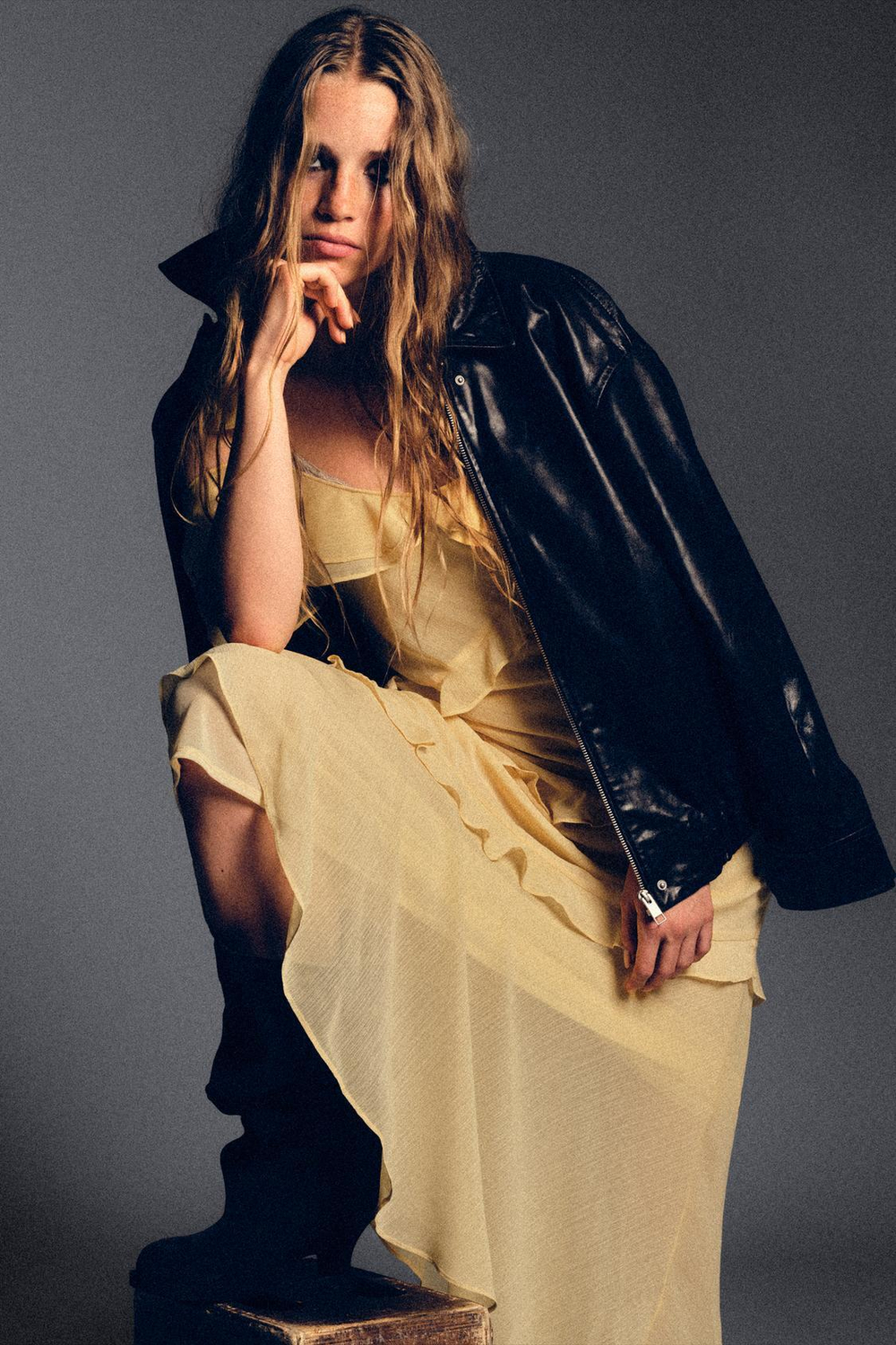 ZARA КОМБИНИРОВАННОЕ ПЛАТЬЕ С ВОЛАНАМИ, ЖЁЛТЫЙ