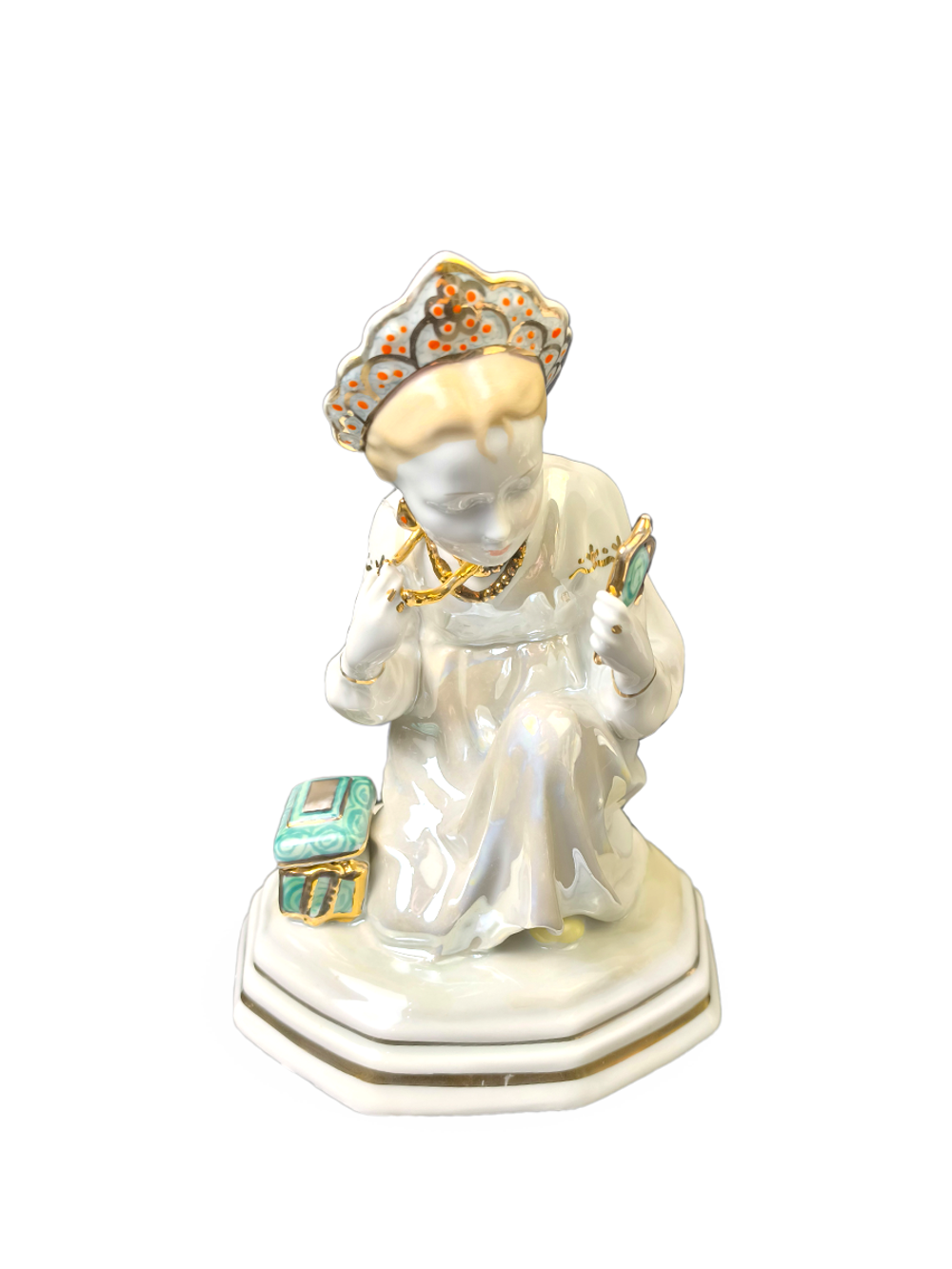 Фарфоровая статуэтка "Малахитовая шкатулка" (Дулёво)