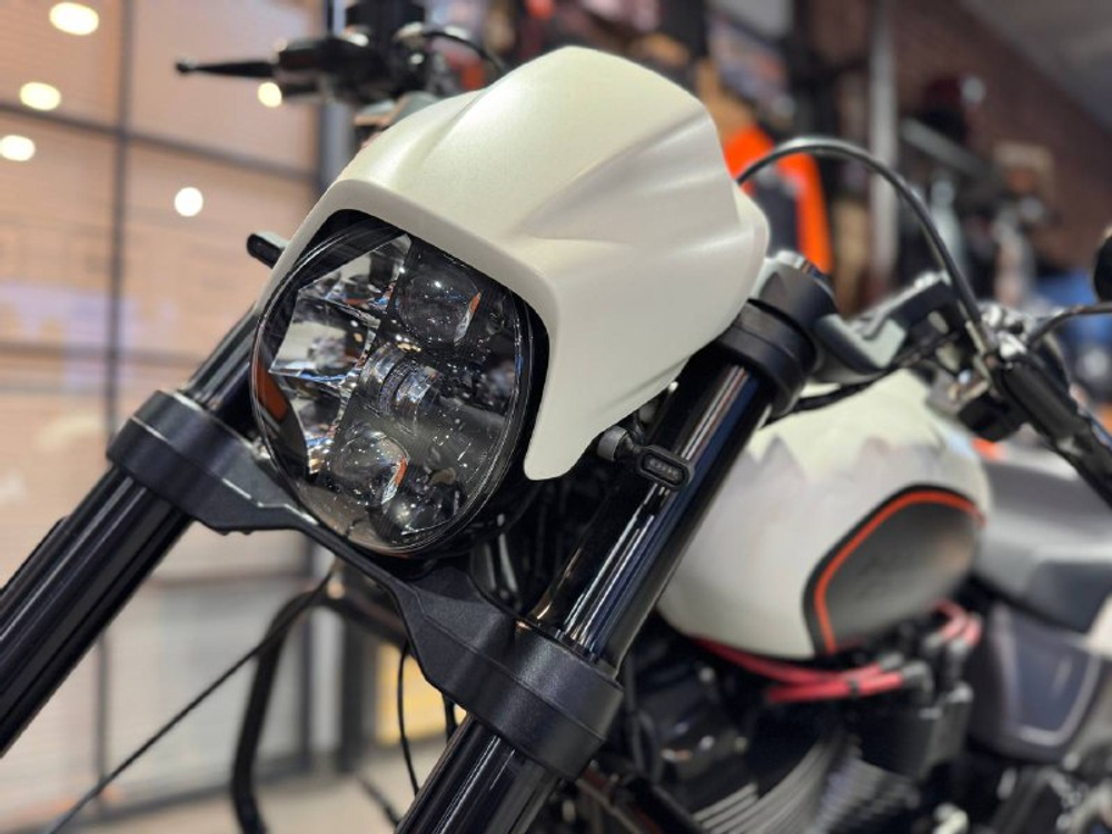 Harley-Davidson FXDR 114 (Белый)