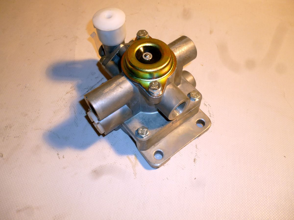 Воздухораспределитель 9758-3531010-01