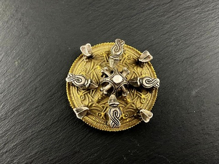Фибула. Гнездово 10 в. (круглая)