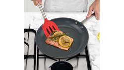 Лопатка перфорированная 32см Tovolo красная