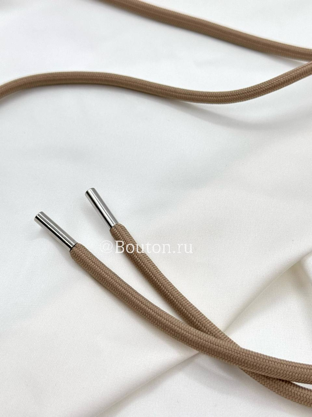 Шнур бежевый 1,35 м