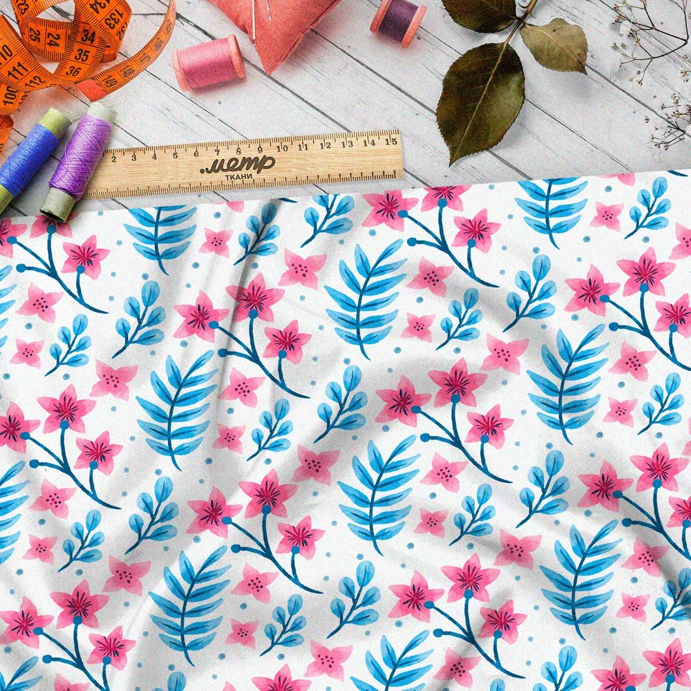 Ткань муслин розовые цветы и синие листья на белом фоне