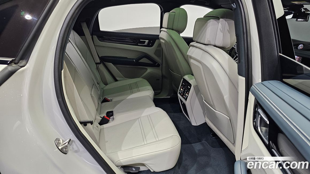 Porsche Cayenne (PO536) 3.0 Coupe Platinum Editions (05.2023)