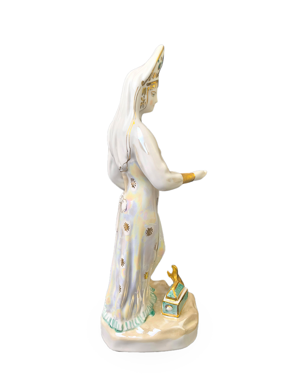 Фарфоровая статуэтка "Дары хозяйки Медной горы" (Дулево)