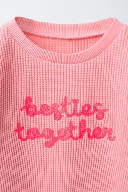 ZARA СВИТЕР С ВЫШИТОЙ НАДПИСЬЮ, РОЗОВЫЙ