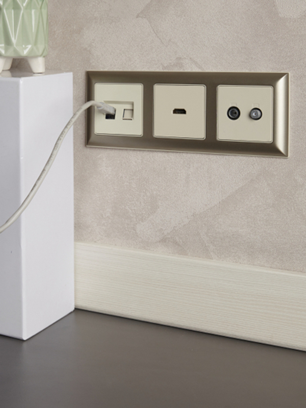 BRITE Розетка двойная RJ11+RJ45 кат.5E РК/Т12-БрКр бежевый IEK
