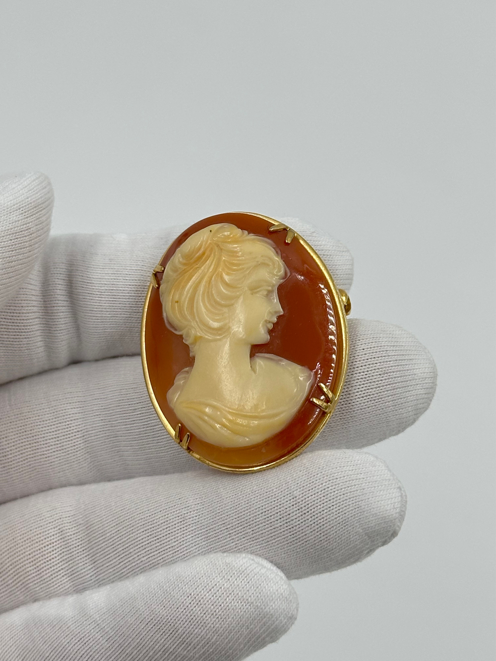 Брошь Камея