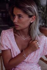 Браслет «Клевер» на цепочке из белого жемчуга