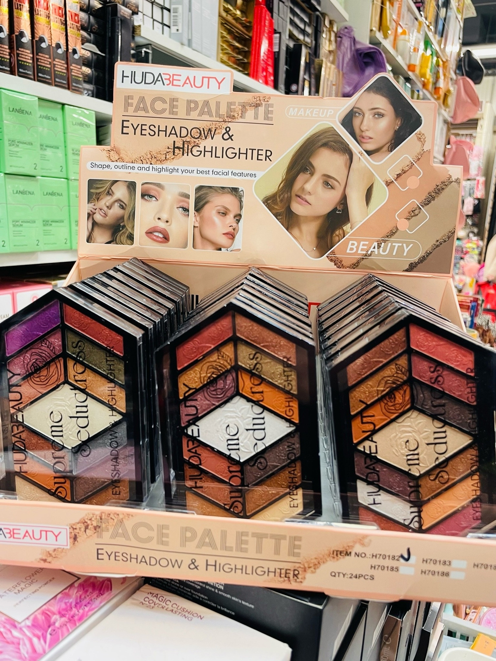 Тени для век ромб HudaBeauty