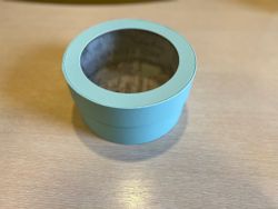 Короткая коробка с прозрачной крышкой  18х 9 см  Цвет; светло изумрудный. Розница 400 рублей