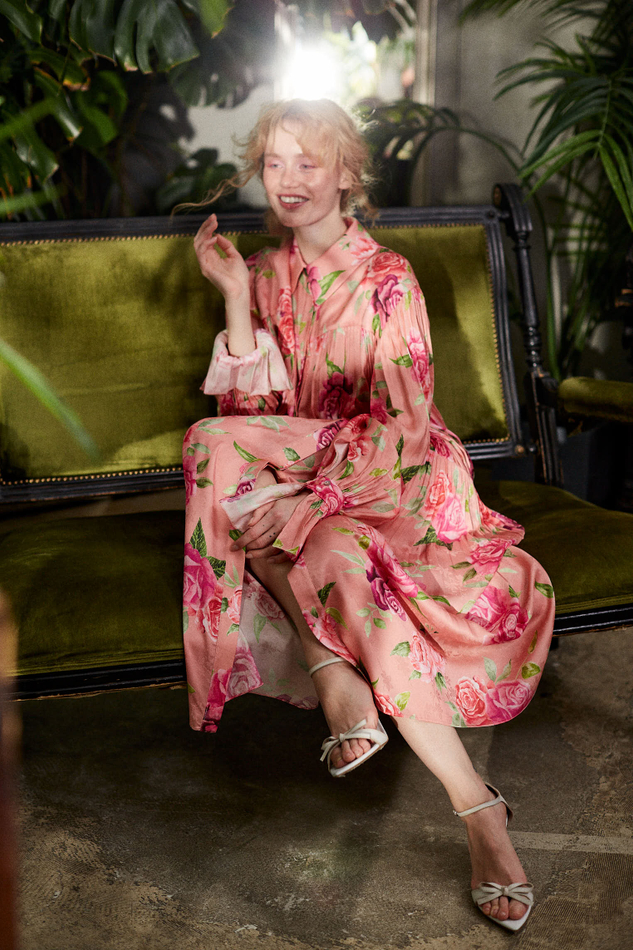 Платье-рубашка из вискозы розы розовый