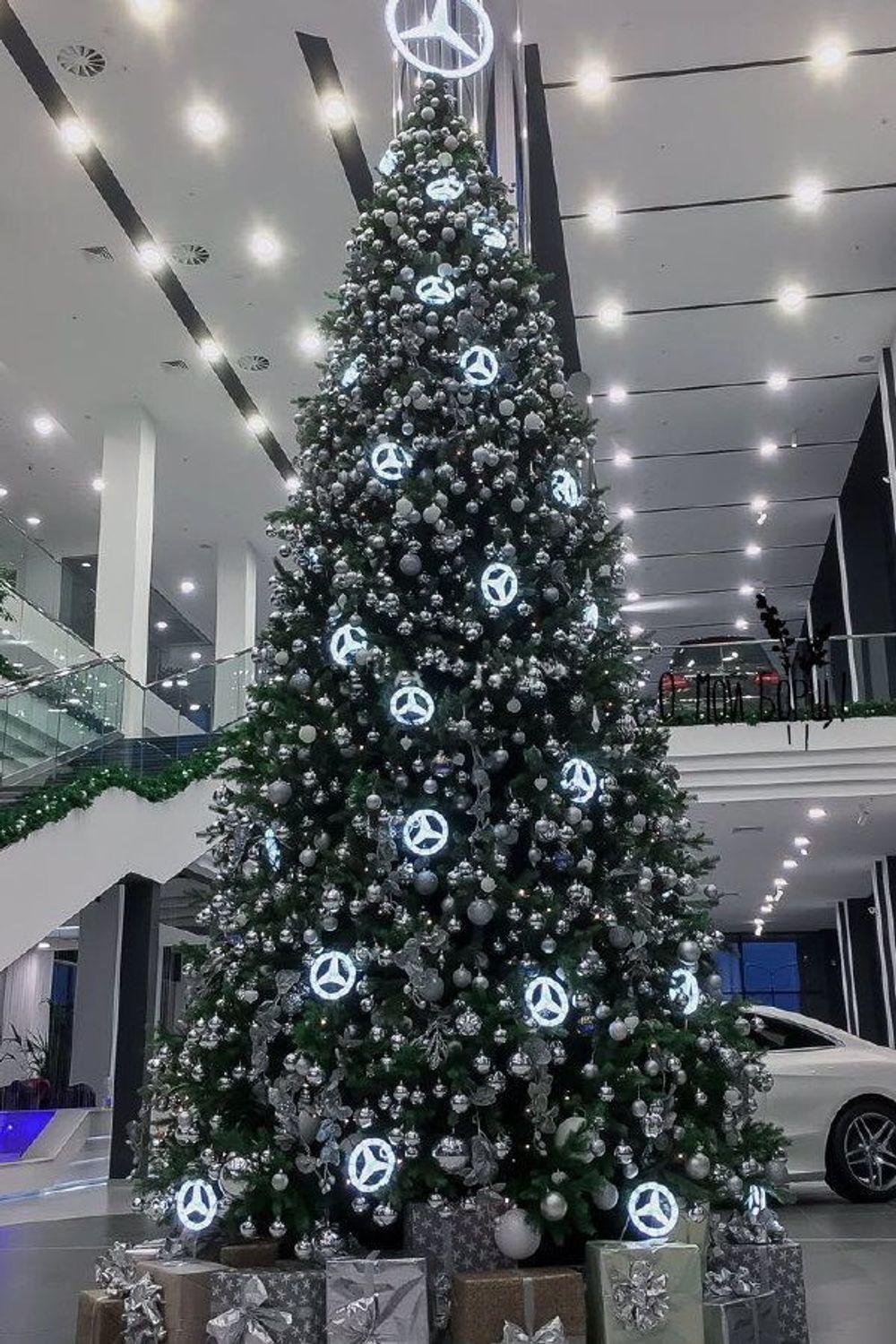 Большая елка с гирляндой «Сказочная светодинамическая» (литая+пвх) 6,5 м