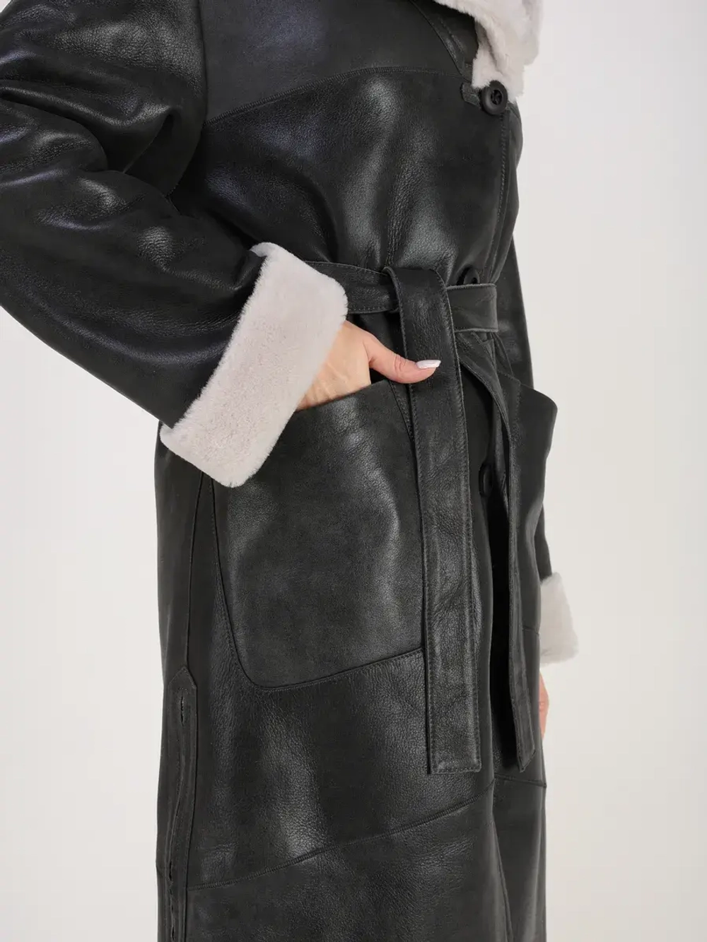 Дубленка зимняя натуральная с капюшоном длинная