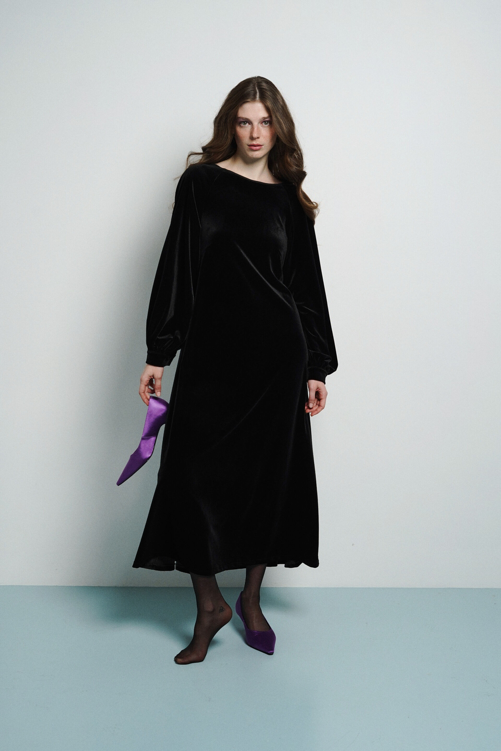 Платье с запахом на спине и длинным рукавом из бархата "Пока часы 12 бьют"