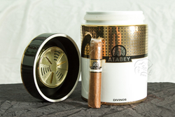 Atabey Divinos (фарфоровый хьюмидор)