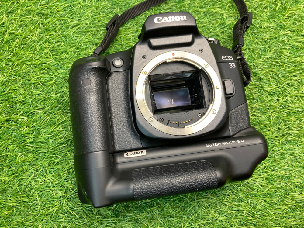 Canon EOS 33 + Battery Pack
