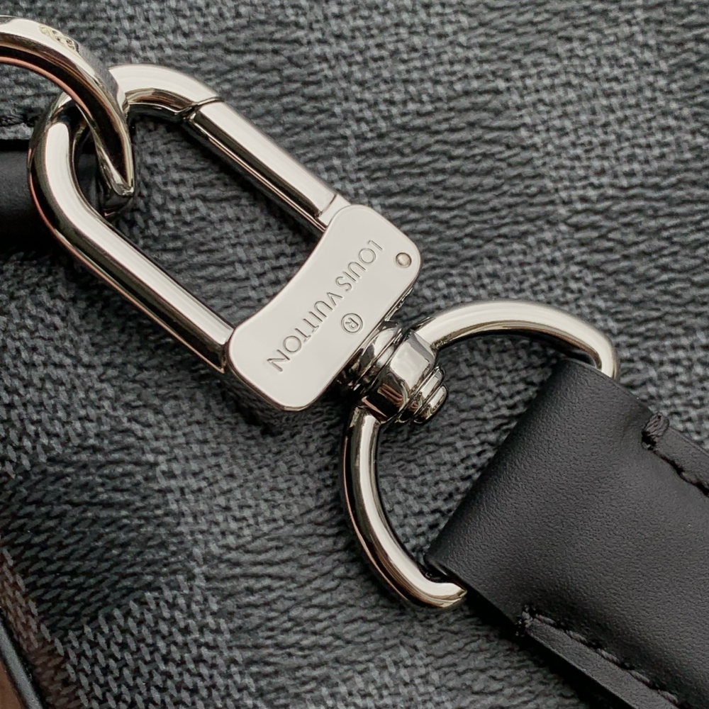 Louis Vuitton Avenue Slingbag NM