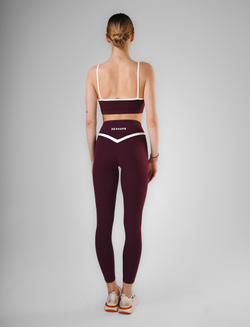 Базовый костюм для фитнеса c моделирующими линиями