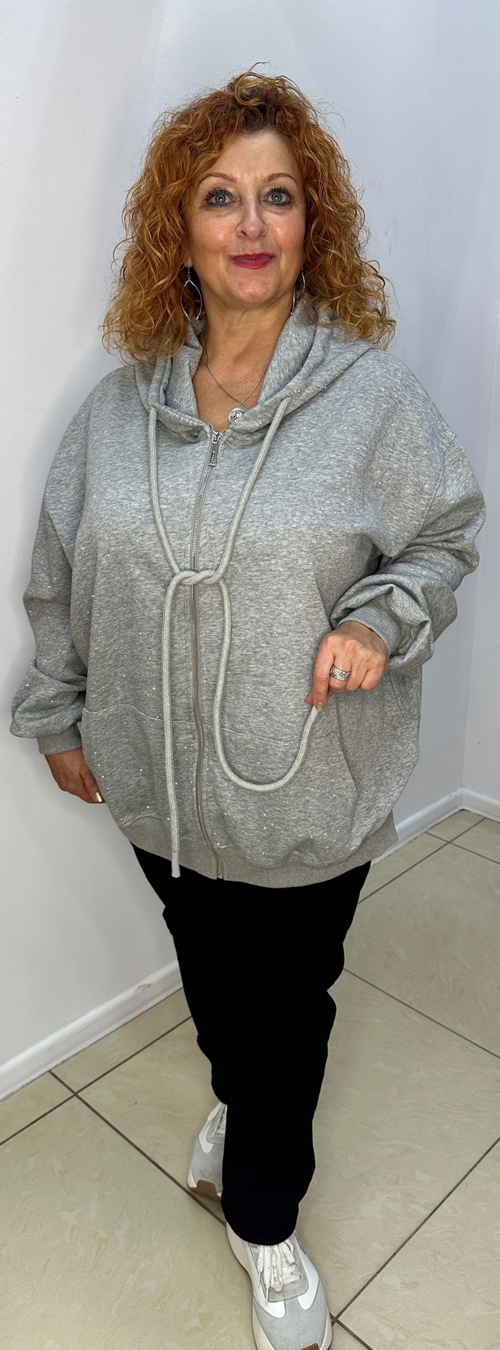 Бомбер-жакет со стразами в сером цвете