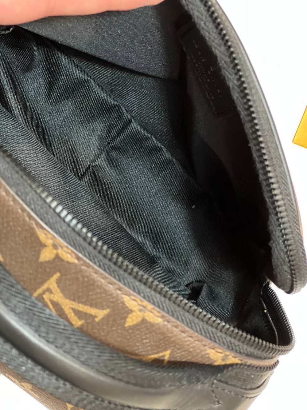 Сумка-мессенджер Louis Vuitton