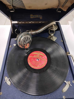 Патефон "Дружба". Ленинградский патефонный завод