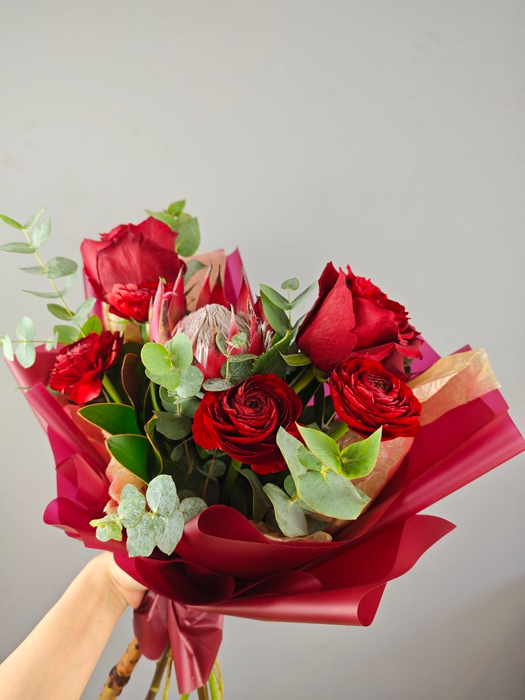 Яркий букет с протеей