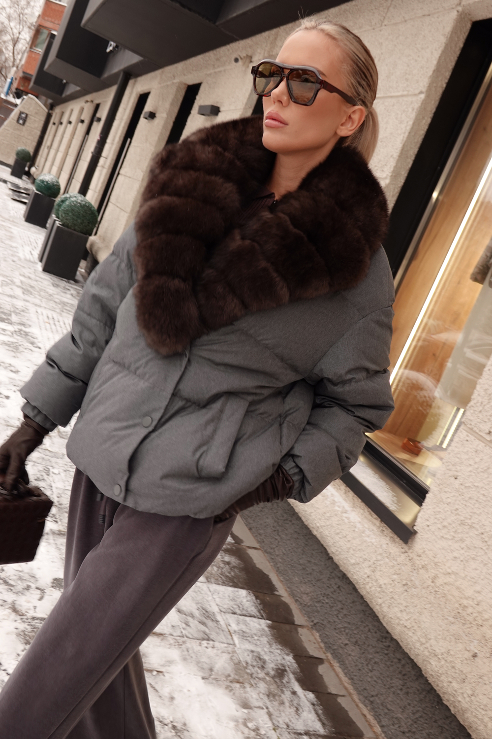 Пуховик из шерсти с английским воротником